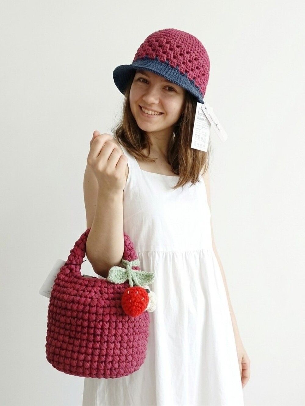 🍓Handmade Crocheted Berry Tote Bag with Removable Strawberry Charm - Picture 9 of 9